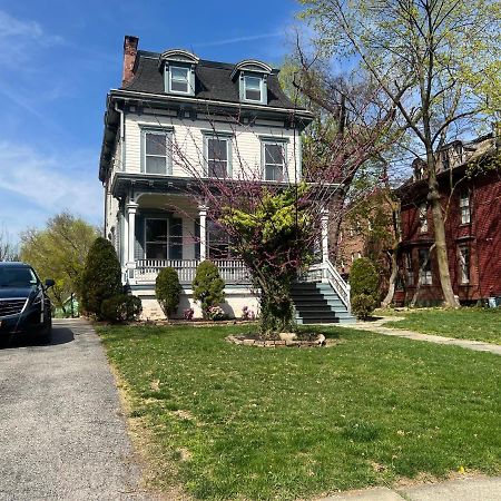 1 Bedroom Private Victorian Apt In Convenient City Location On 5 Acre, Sleeps 4 Poughkeepsie Exteriör bild