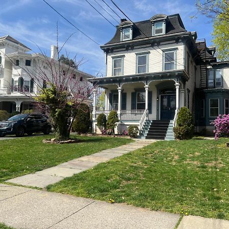 1 Bedroom Private Victorian Apt In Convenient City Location On 5 Acre, Sleeps 4 Poughkeepsie Exteriör bild