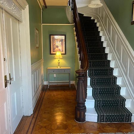 1 Bedroom Private Victorian Apt In Convenient City Location On 5 Acre, Sleeps 4 Poughkeepsie Exteriör bild
