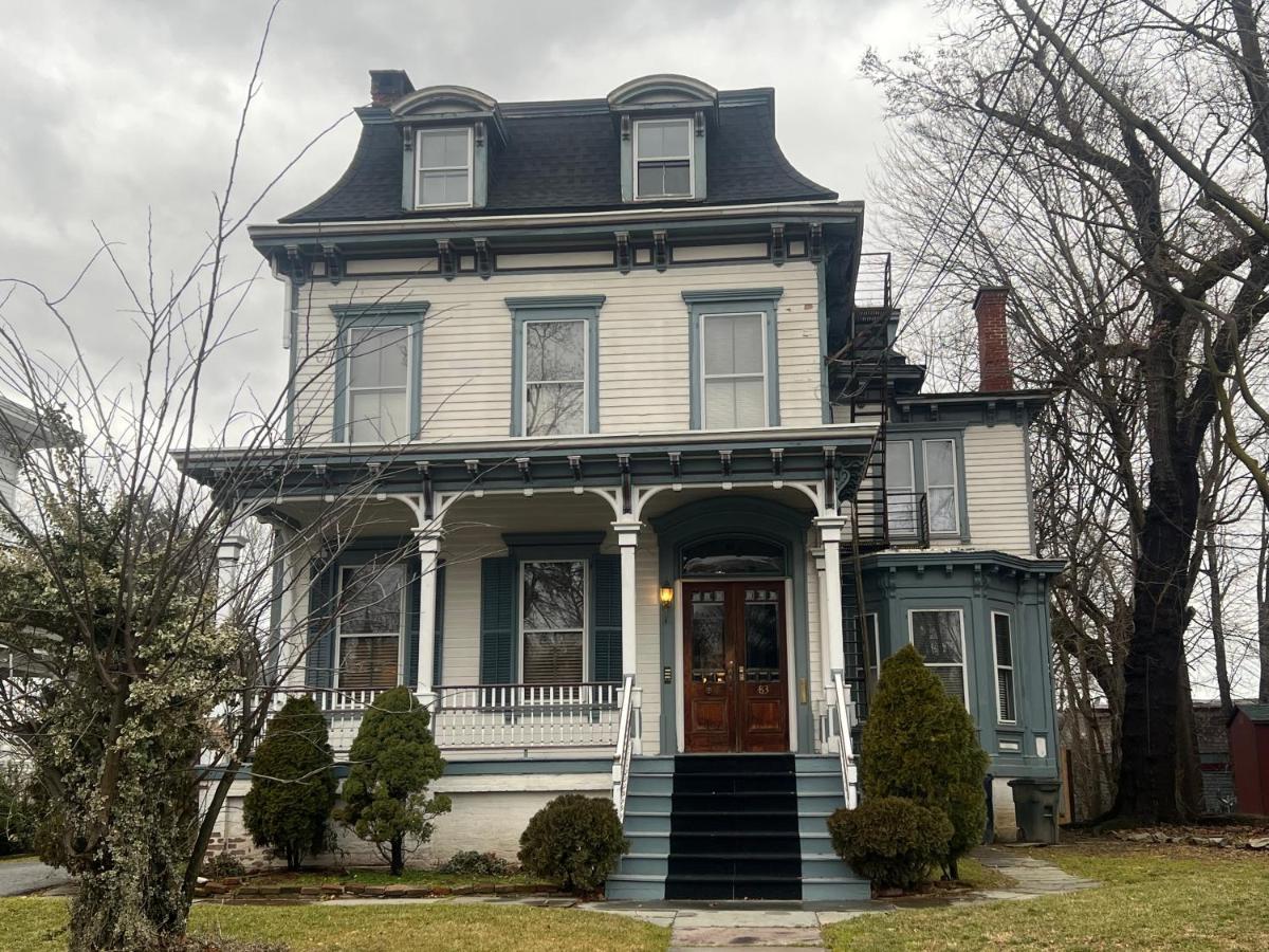 1 Bedroom Private Victorian Apt In Convenient City Location On 5 Acre, Sleeps 4 Poughkeepsie Exteriör bild
