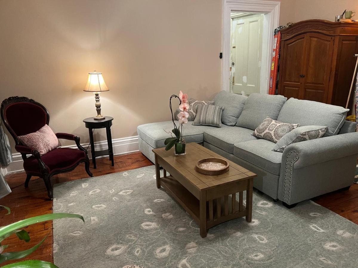1 Bedroom Private Victorian Apt In Convenient City Location On 5 Acre, Sleeps 4 Poughkeepsie Exteriör bild