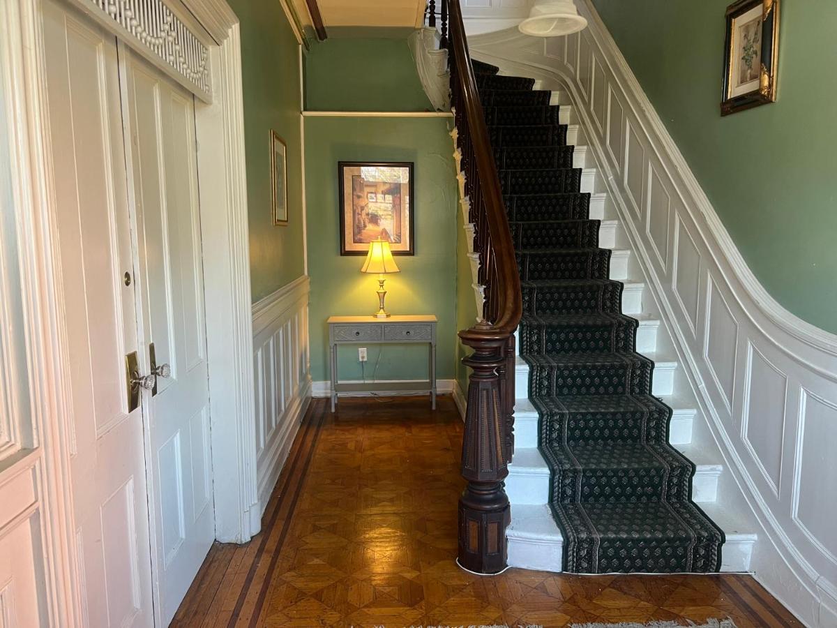1 Bedroom Private Victorian Apt In Convenient City Location On 5 Acre, Sleeps 4 Poughkeepsie Exteriör bild