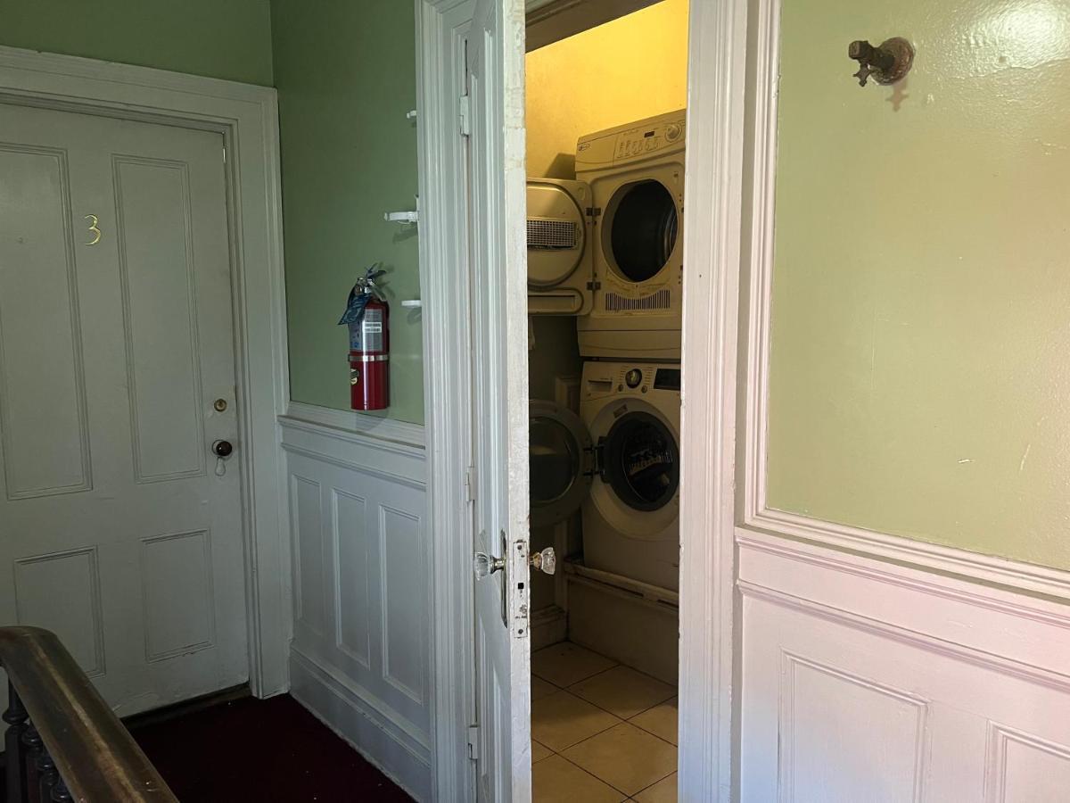 1 Bedroom Private Victorian Apt In Convenient City Location On 5 Acre, Sleeps 4 Poughkeepsie Exteriör bild
