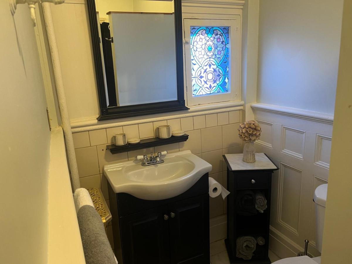1 Bedroom Private Victorian Apt In Convenient City Location On 5 Acre, Sleeps 4 Poughkeepsie Exteriör bild
