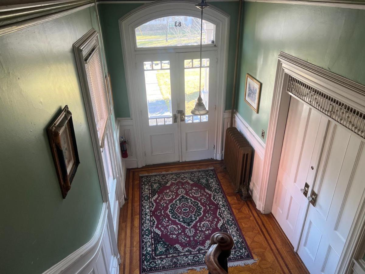 1 Bedroom Private Victorian Apt In Convenient City Location On 5 Acre, Sleeps 4 Poughkeepsie Exteriör bild