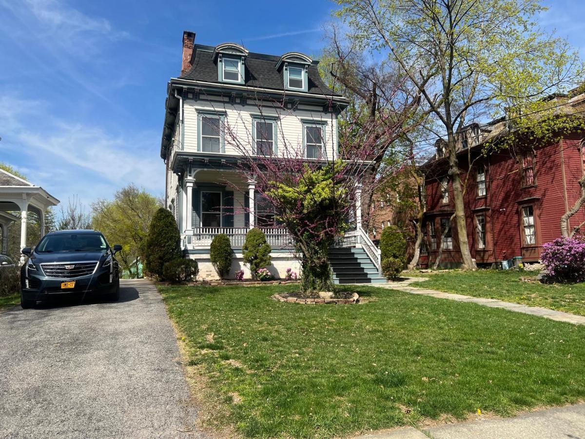 1 Bedroom Private Victorian Apt In Convenient City Location On 5 Acre, Sleeps 4 Poughkeepsie Exteriör bild