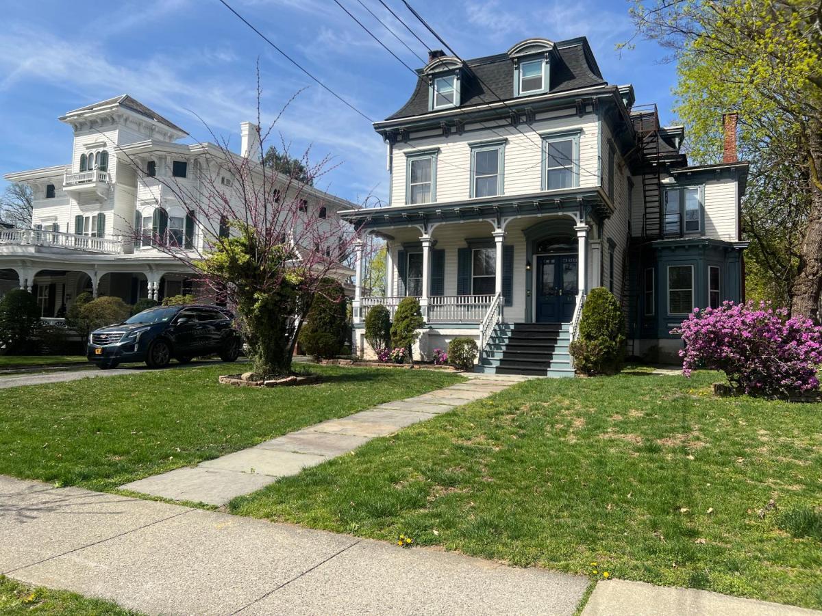 1 Bedroom Private Victorian Apt In Convenient City Location On 5 Acre, Sleeps 4 Poughkeepsie Exteriör bild